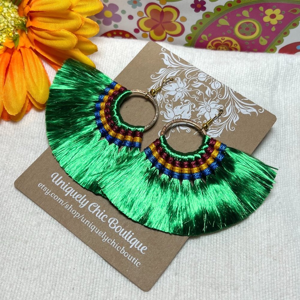 Med Fan Tassel Earrings Green Hoops Smooth Shiny Silky Fringe Drop Dangles NWT - Picture 1 of 4